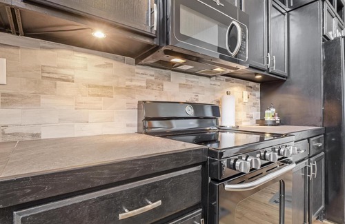 Canton House | 15 min to Asheville, Mountain Views, Fire Pit, Modern 4BR/3.5BTH, Pets welcome