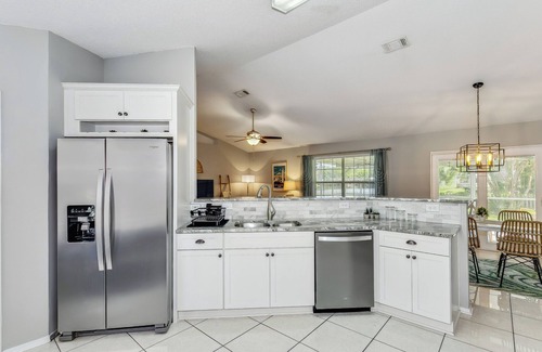 Pensacola House | 15 mins from Perdido beach, Lakefront with Firepit, near NAS/Blue Angels