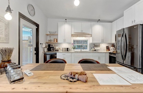 Largo House | 15 Mins to the Beach + Private Pool/Luxe Largo Villa – Book Before It’s Gone!