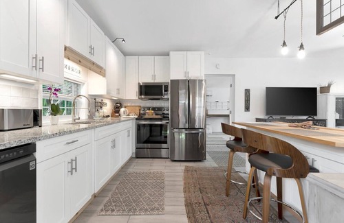 Largo House | 15 Mins to the Beach + Private Pool/Luxe Largo Villa – Book Before It’s Gone!