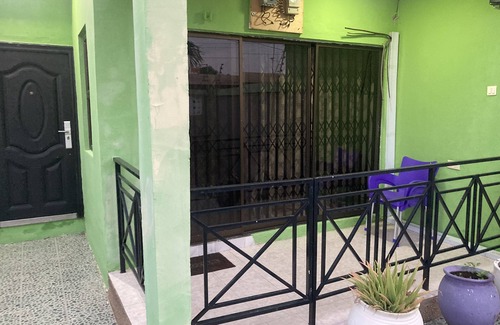 Nungua House | 15 minutes away from airport with free tour guide.