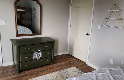 Waynesville Other | 15 minutes from Kings Island! Spacious farmhouse that sleeps up to 11!
