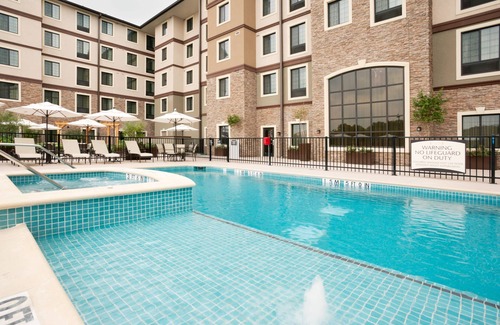 Hollywood Park Condo | 15 Minutes from Six Flags! | Free Breakfast Every Morning + Outdoor Pool + Hot Tub