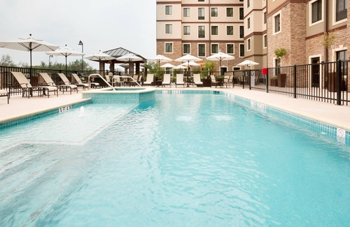 Hollywood Park Apartment | 15 Minutes from Six Flags! | Studio with Roll-in Shower + Outdoor Pool and Hot Tub