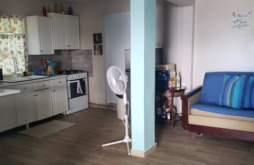 Cuevas House | 15 minutes from the airport. Spacious family house.