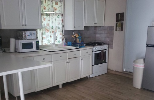 Cuevas House | 15 minutes from the airport. Spacious family house.