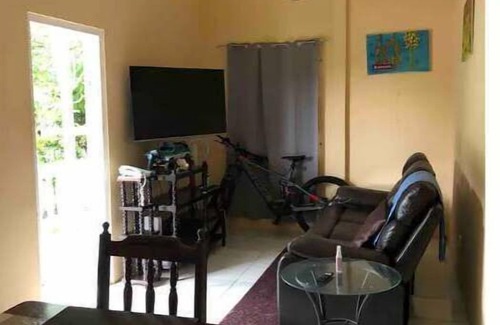 St. George's House | 15 Minutes from the city! 3 Bedroom House