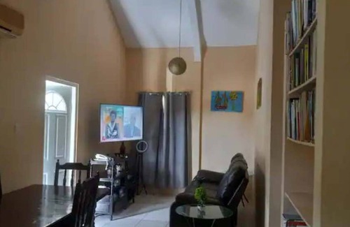St. George's House | 15 Minutes from the city! 3 Bedroom House