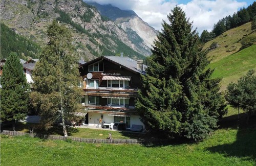 Taesch Apartment | 15 minutes from Zermatt-In the Lushlands of Tasch