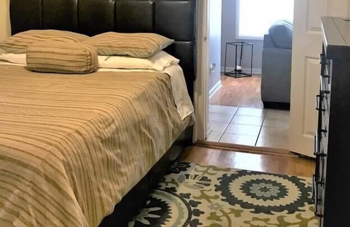 Jefferson Park Apartment | 15 Minutes ORD & Dwtwn1-Bed Apartment in Chicago