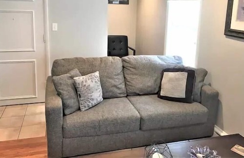 Jefferson Park Apartment | 15 Minutes ORD & Dwtwn1-Bed Apartment in Chicago