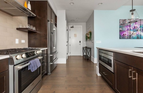 Downtown Asheville Condo | 15% OFF - Endless Sunset Retreat | 10th floor Condo in Downtown, Panoramic Mountain Views