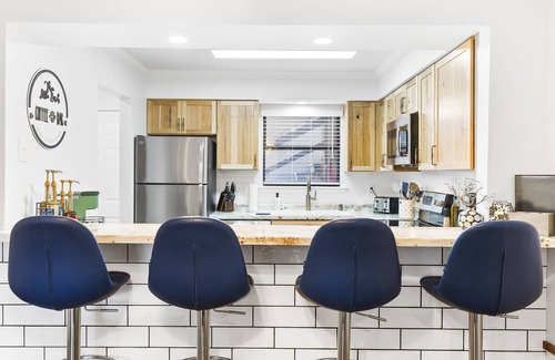 Table Rock Condo | 15% Off Pet-Friendly Condo at Pointe Royale water view and West Elm furniture!n