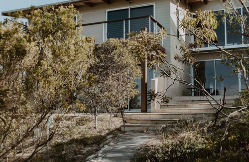 Island Beach House | 15% Off Weekly | Ocean View | Casuarina Beach House | 5BR