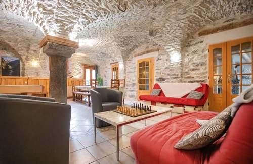 Saint-Andre Ski Chalet | 15-person gîte - sauna - billiards