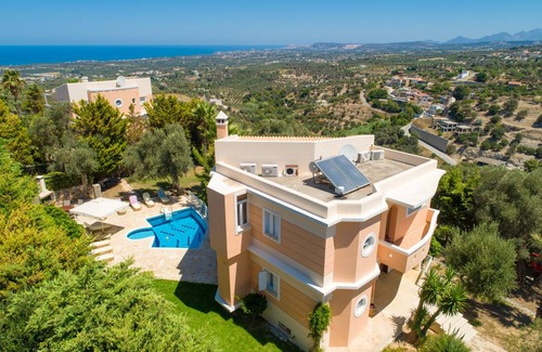 Agia Triada Villa | 150 m² Villa ∙ 5 bedrooms ∙ 10 guests