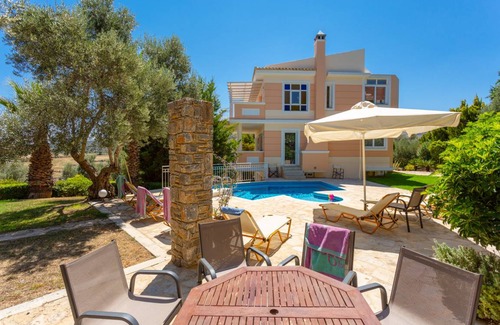 Agia Triada Villa | 150 m² Villa ∙ 5 bedrooms ∙ 10 guests