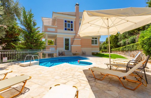 Agia Triada Villa | 150 m² Villa ∙ 5 bedrooms ∙ 10 guests