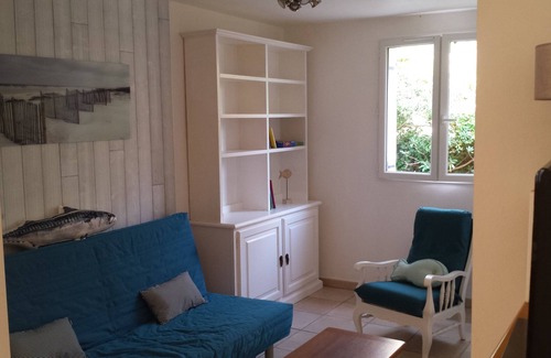Le Brusc Cottage | 150 meters from the sea, T3 65m², charm, calm, garden, ideal location.