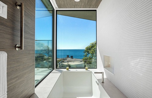 Laguna Beach House | 150 STEPS TO BEACH Amazing Ocean View Home Built in 2023-hot tub sauna wet steam