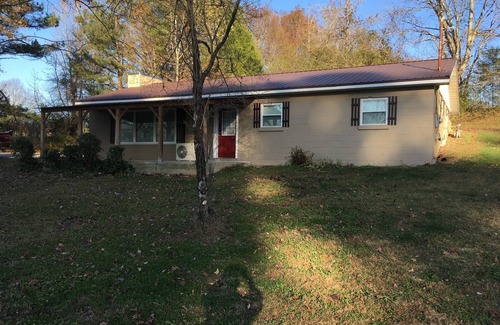 Rogersville House | 1500 sq ft house located on m y farm. open floor plan