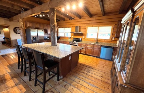 Kabletown Cabin | 15000sfAlmost Heaven-Log Cabin-Hottub- RescueFarm