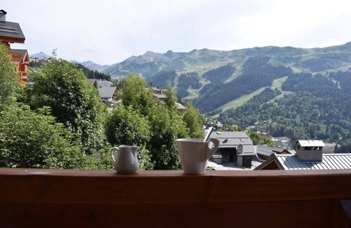Meribel Apartment | 150m from ski lifts, 1st floor, balcony, ski locker, 65m², Méribel
