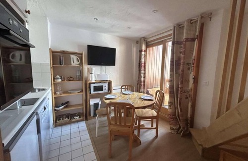 Meribel Apartment | 150m from ski lifts, 2nd floor, balcony, ski locker, 40m², Méribel