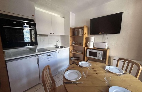 Meribel Apartment | 150m from ski lifts, 2nd floor, balcony, ski locker, 40m², Méribel