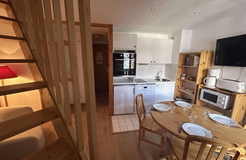 Meribel Apartment | 150m from ski lifts, 2nd floor, balcony, ski locker, 40m², Méribel