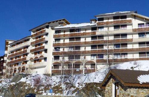 Eclose-Est Apartment | 150m from ski slopes, 3rd floor, tv, ski locker, 24m², Alpe d'Huez