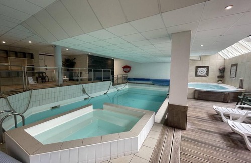 Eaux-Bonnes Apartment | 150m from ski slopes, 3rd floor, view ski slopes, fitness, swimming pool, sauna, tv, ski locker