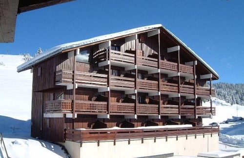 Les Saisies Apartment | 150m from ski slopes, 2nd floor, view panoramic, balcony, tv, ski locker, 22m², Les Saisies