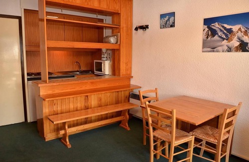 Flaine Apartment | 150m from ski slopes, 1st floor, balcony, tv, ski locker, 25m², Flaine