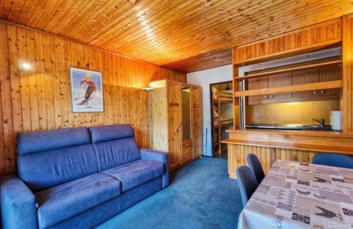 Flaine Apartment | 150m from ski slopes, 1st floor, balcony, tv, ski locker, 25m², Flaine