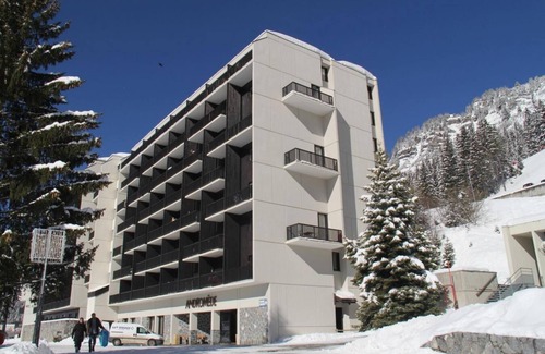 Flaine Apartment | 150m from ski slopes, 1st floor, balcony, tv, ski locker, 25m², Flaine