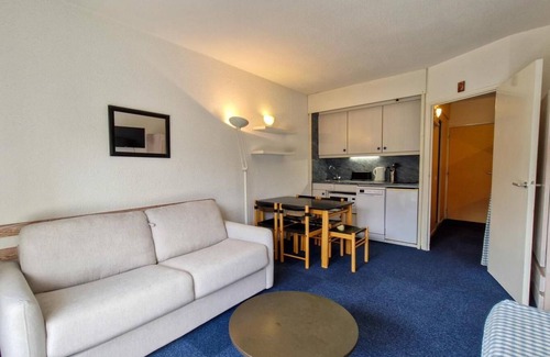 Flaine Apartment | 150m from ski slopes, 5th floor, tv, ski locker, 25m², Flaine