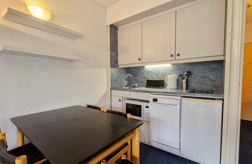 Flaine Apartment | 150m from ski slopes, 5th floor, tv, ski locker, 25m², Flaine