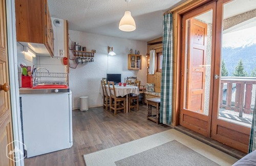 Aussois Apartment | 150m from ski slopes, floor -1, balcony, tv, ski locker, 21m², Aussois