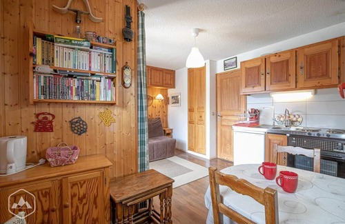 Aussois Apartment | 150m from ski slopes, floor -1, balcony, tv, ski locker, 21m², Aussois