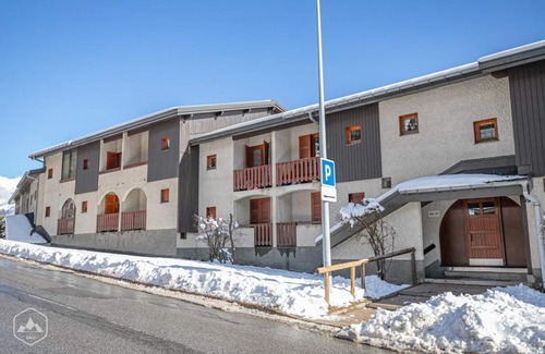 Aussois Apartment | 150m from ski slopes, floor -1, balcony, tv, ski locker, 21m², Aussois