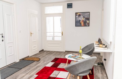 Old Town Apartment | 150sqm Apartment with 4 units! GREAT FOR GROUPS