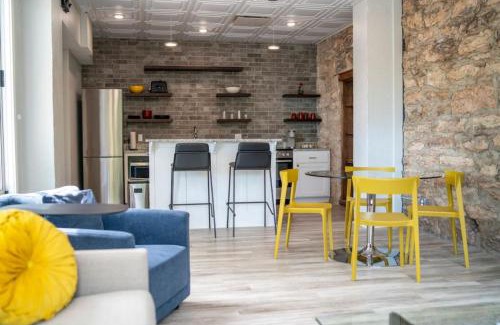 Eureka Springs Historic District House | 151 Spring Downtown Eureka Springs Suite C