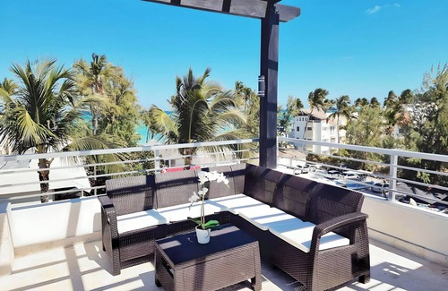 El Cortecito Condo | 15BR Spacious Multi-Unit Retreat with Rooftop Plunge Pool - Walk to Beach +Bonus