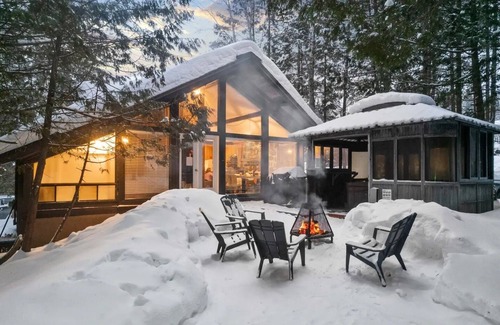 Sainte-Lucie-des-Laurentides Ski Chalet | 1603 - Le Petit Caribou - Chalet with Spa and Beach