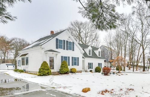 South Weymouth House | 16 Mi to Boston: Home w/Deck in Weymouth