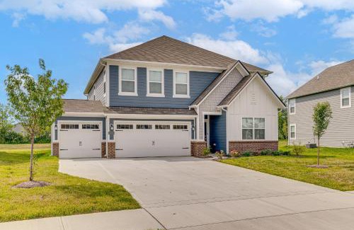 Avon House | 16 Mi to Indianapolis Group Getaway with Pool Table