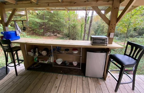Asheville Cabin | 16’ Yurt in the Forest, Queen bed, kitchenette, hiking & 15 min to AVL.