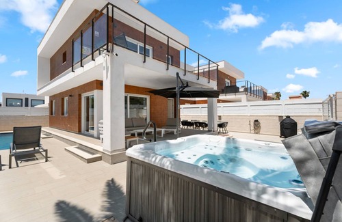 Puerto Marino Villa | 160 m² Villa ∙ 6 bedrooms ∙ 13 guests