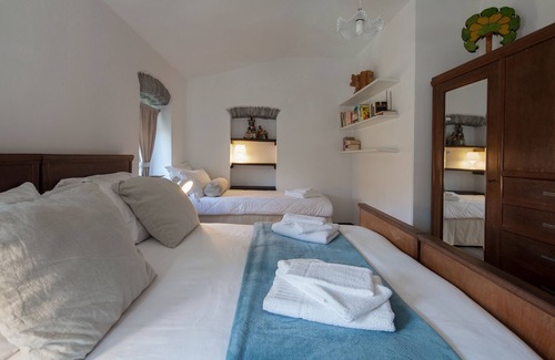 Vezzano Ligure House | 1600 farmhouse-swimming pool-WI-FI and free parking
